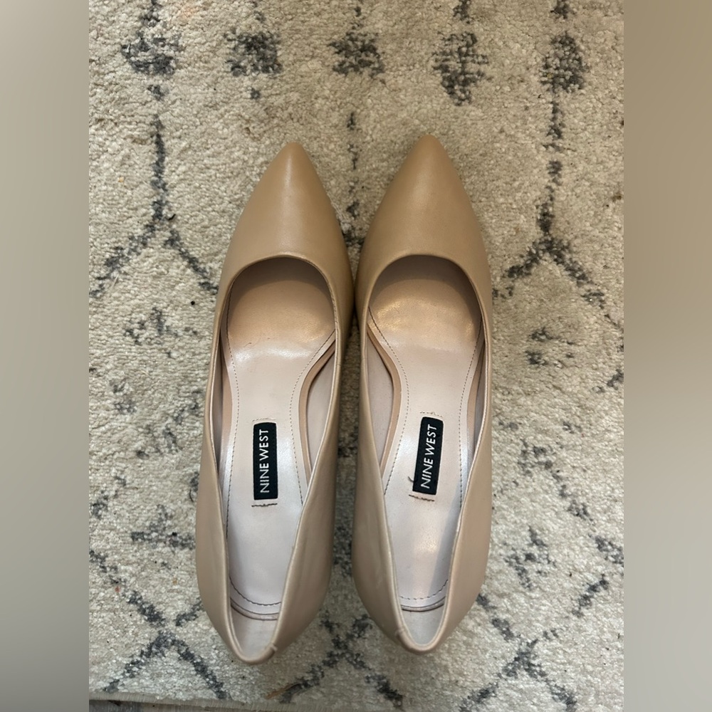 Nine West Kuna 9x9 Pointy Toe Nude Pumps size 7